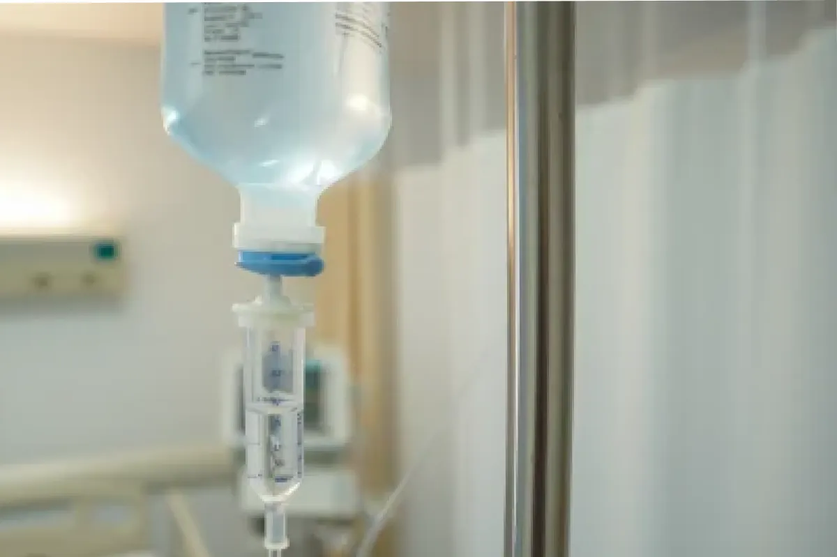 Медицинская капельница в клинике